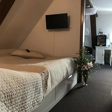 Karina 3*